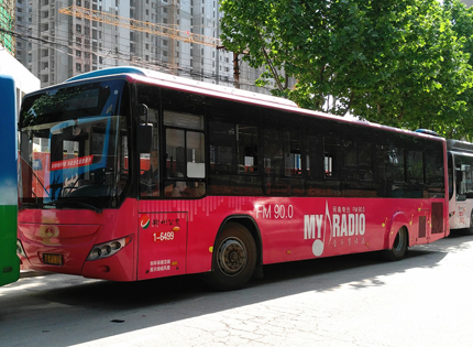河南电台FM90.0公交车广告