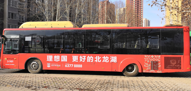 北龙湖公交车广告